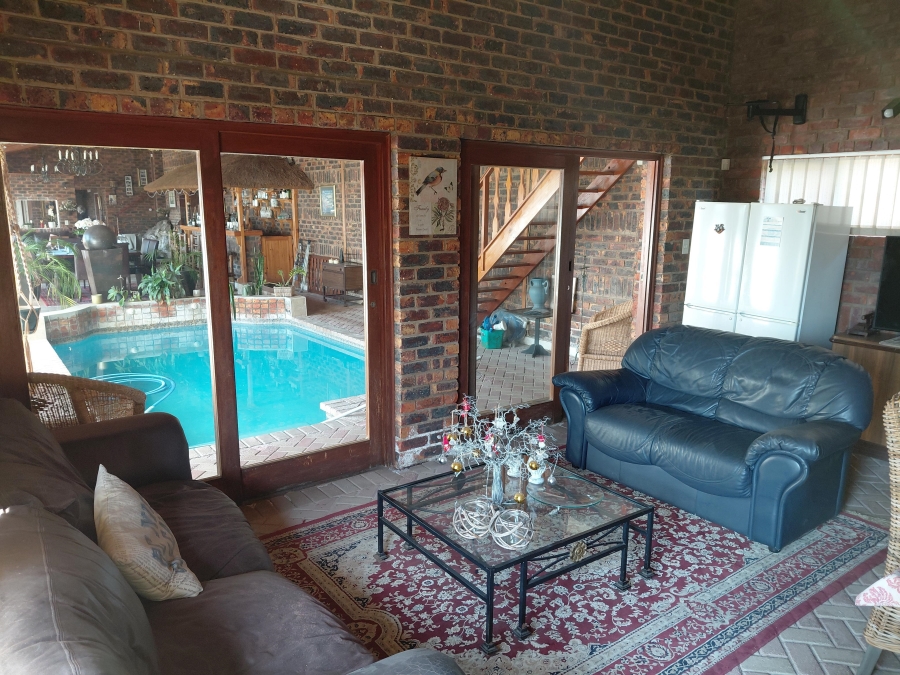 5 Bedroom Property for Sale in Heuwelkruin Eastern Cape